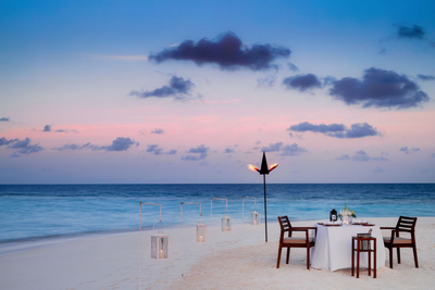 Dinner am Strand © One&Only Reethi Rah