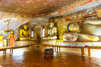 Buddha im Höhlen Tempel in Dambulla, Sri Lanka Rundreise