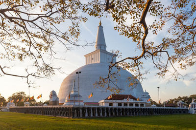 Stupa Ruwanwelisaya in Anuradhapura, Sri Lanka Rundreise Norden
